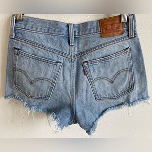 Levi’s 501 women’s high waisted shorts light wash
